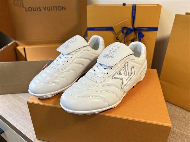 l0vis Vvtt0n wrinklefree 1668