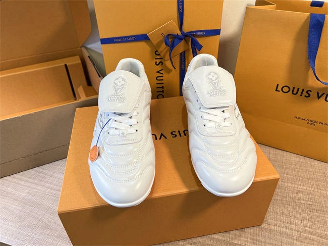 l0vis Vvtt0n wrinklefree 1668