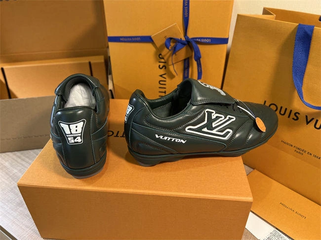 l0vis Vvtt0n sleek 1667