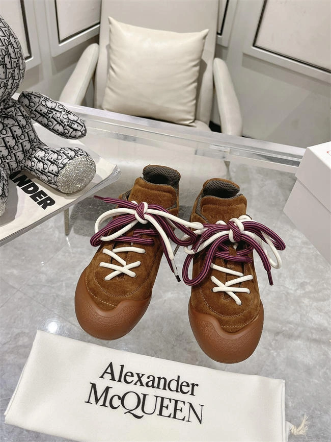 Mcqv*en sneaker original 2485