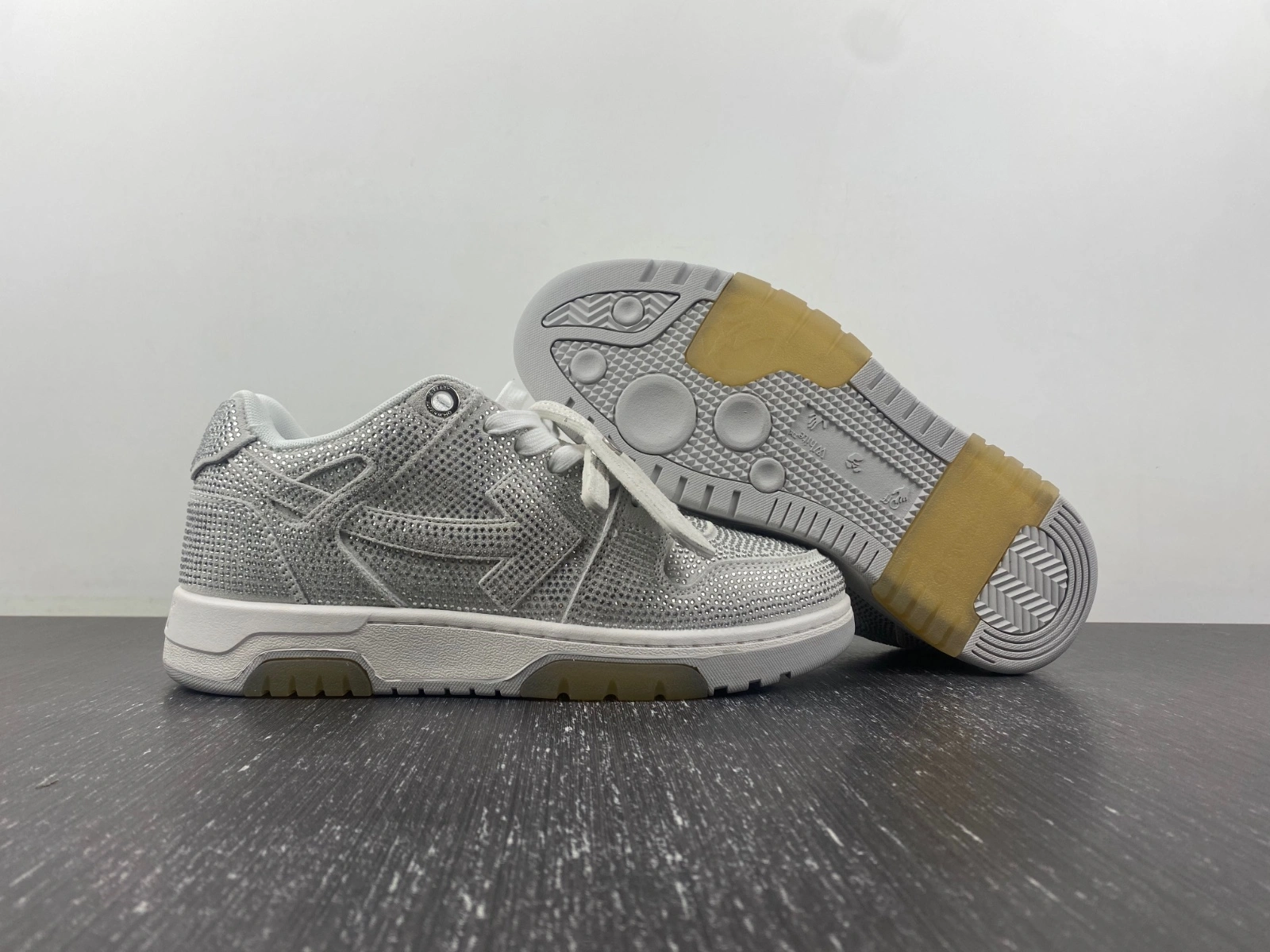 OFF-WHITE Out Of Office Lightweight 3138