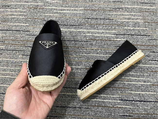 durable Pra*a leather sneaker 3315