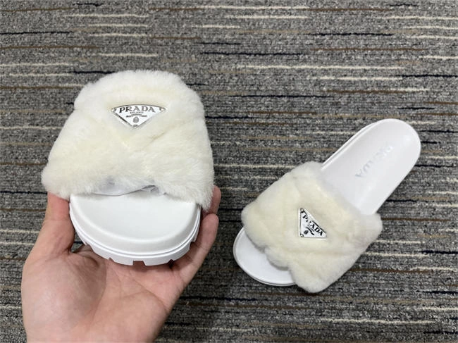 sportinspired Pra*a slipper 3348