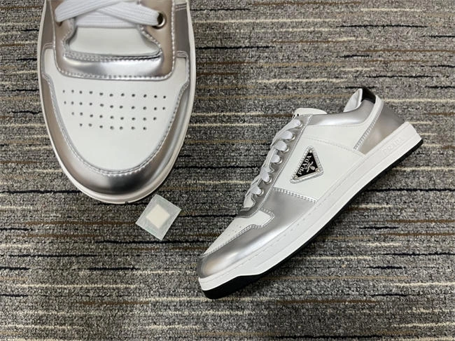 stylish Pra*a sneaker 3369