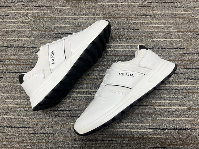 stretchable Pra*a sneaker 3362